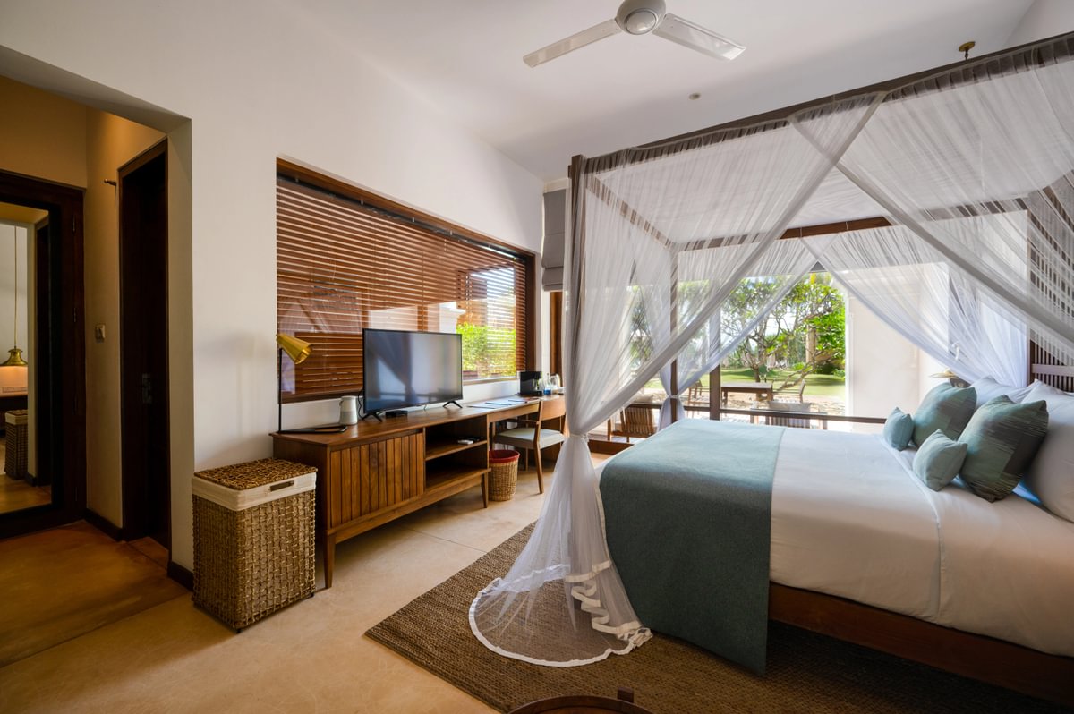 Ocean Room Poolside – Medium